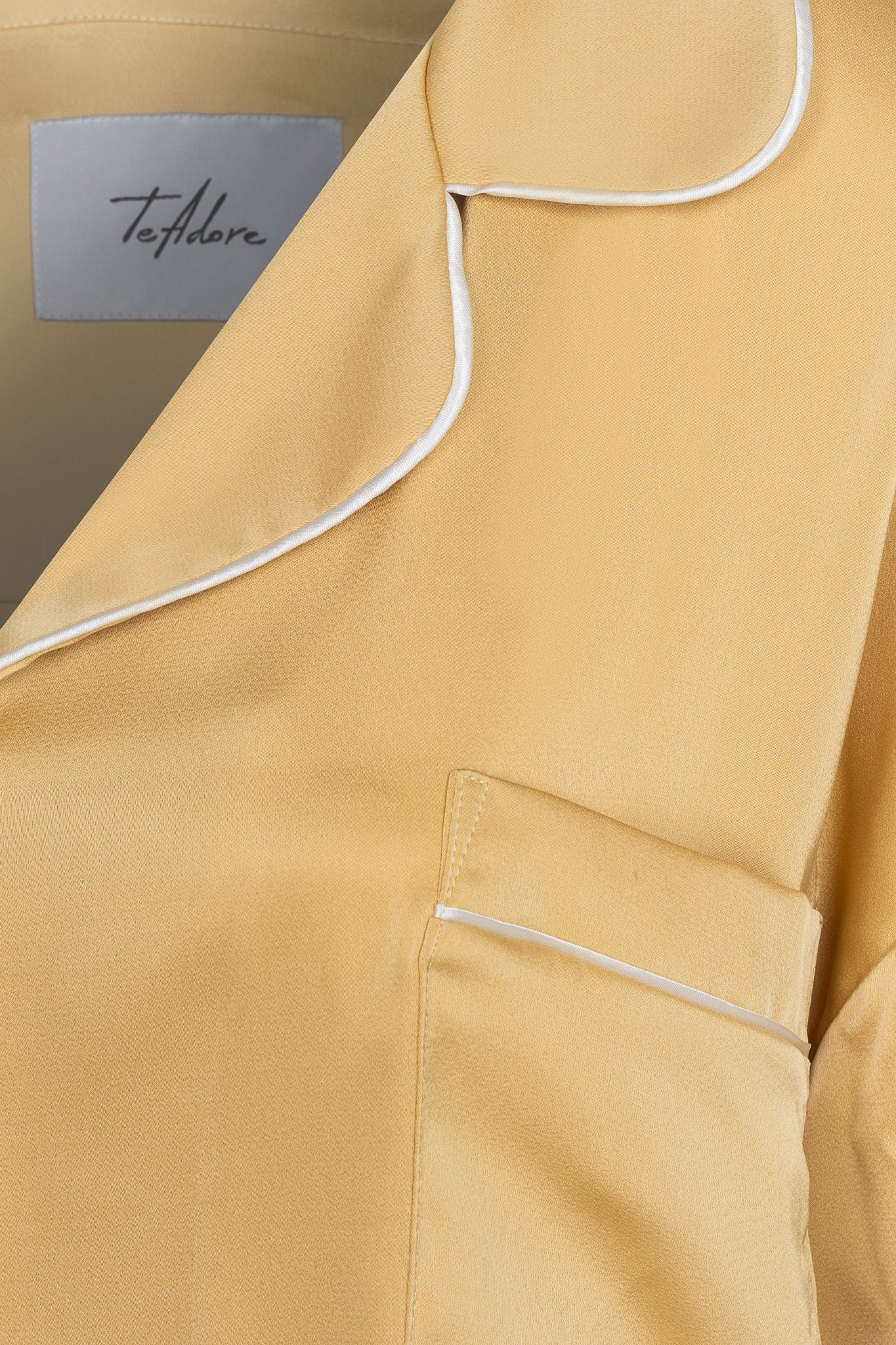 Дамска сатенена парти пижама - риза и дълъг панталон в златен цвят с бял кант  от теадоре