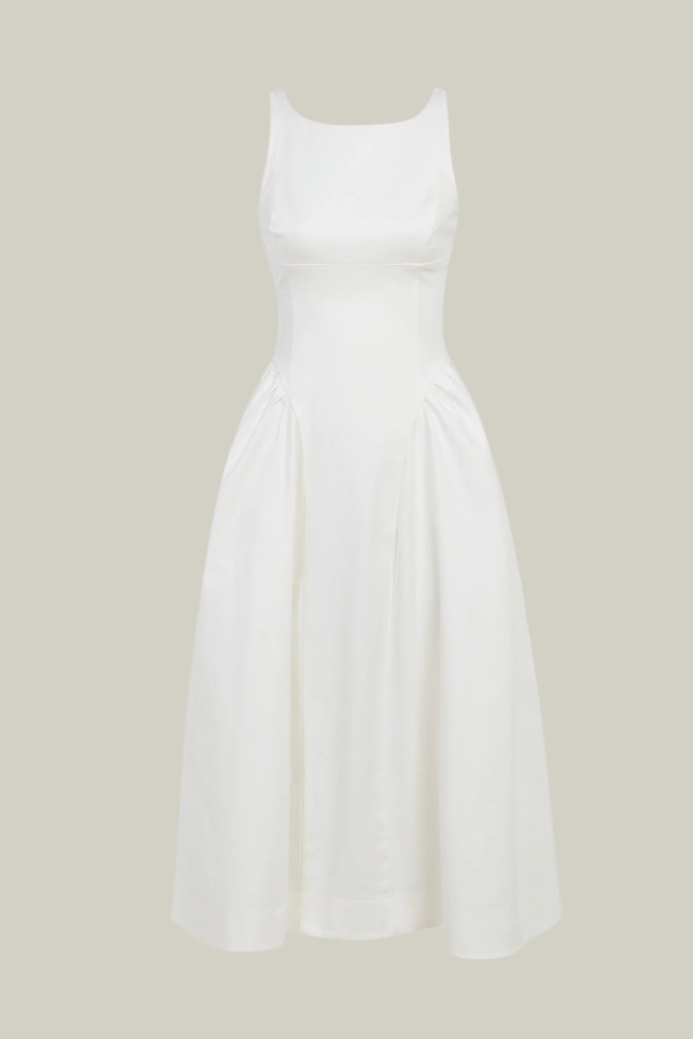 Елегантна дамска бял адълга рокля с набори отстрани от българския моден бранд teadore