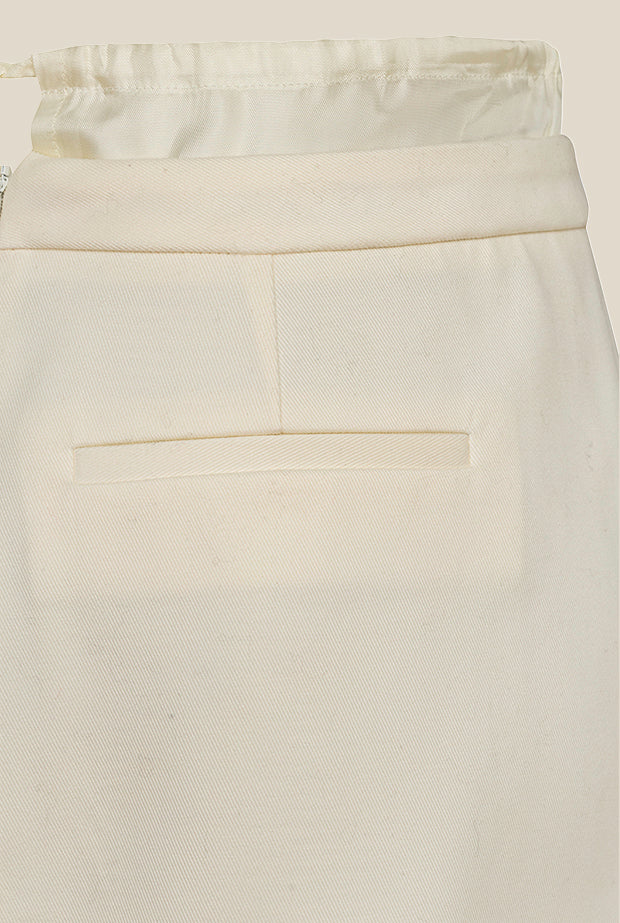 Къса пола от бял деним с набор от плат в горната част на полата от teadore