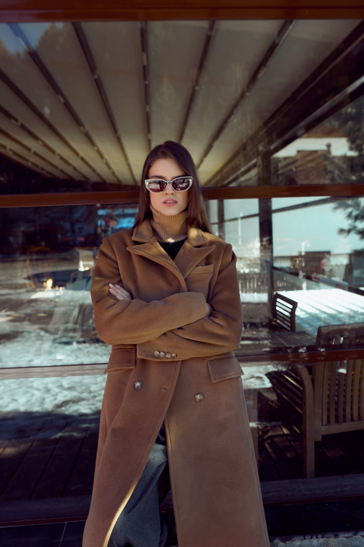 Кафяво кашмирено дълго дамско палто от българския моден бранд теадореп