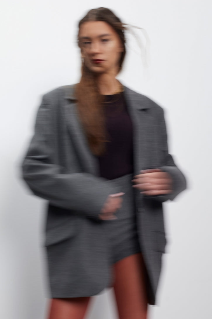 Дамско сако от тъмно сив кашмир от бъларския моден бранд Teadorep