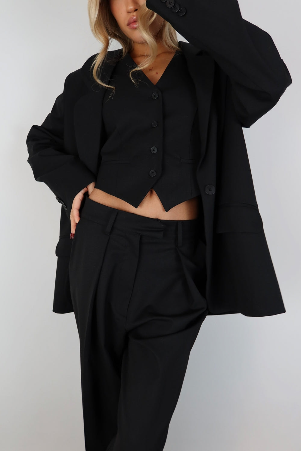 Луксозен панталон от висококачествена вълна в сиво на българската модна марка TeAdore P.