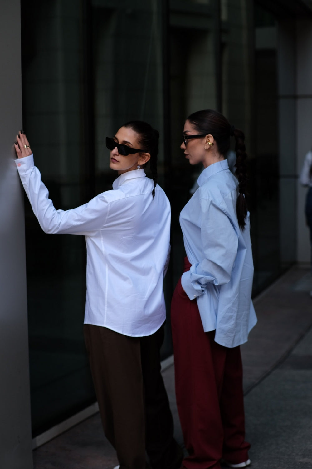 Модерна дамска синя риза с перли на ръкавите teadorep