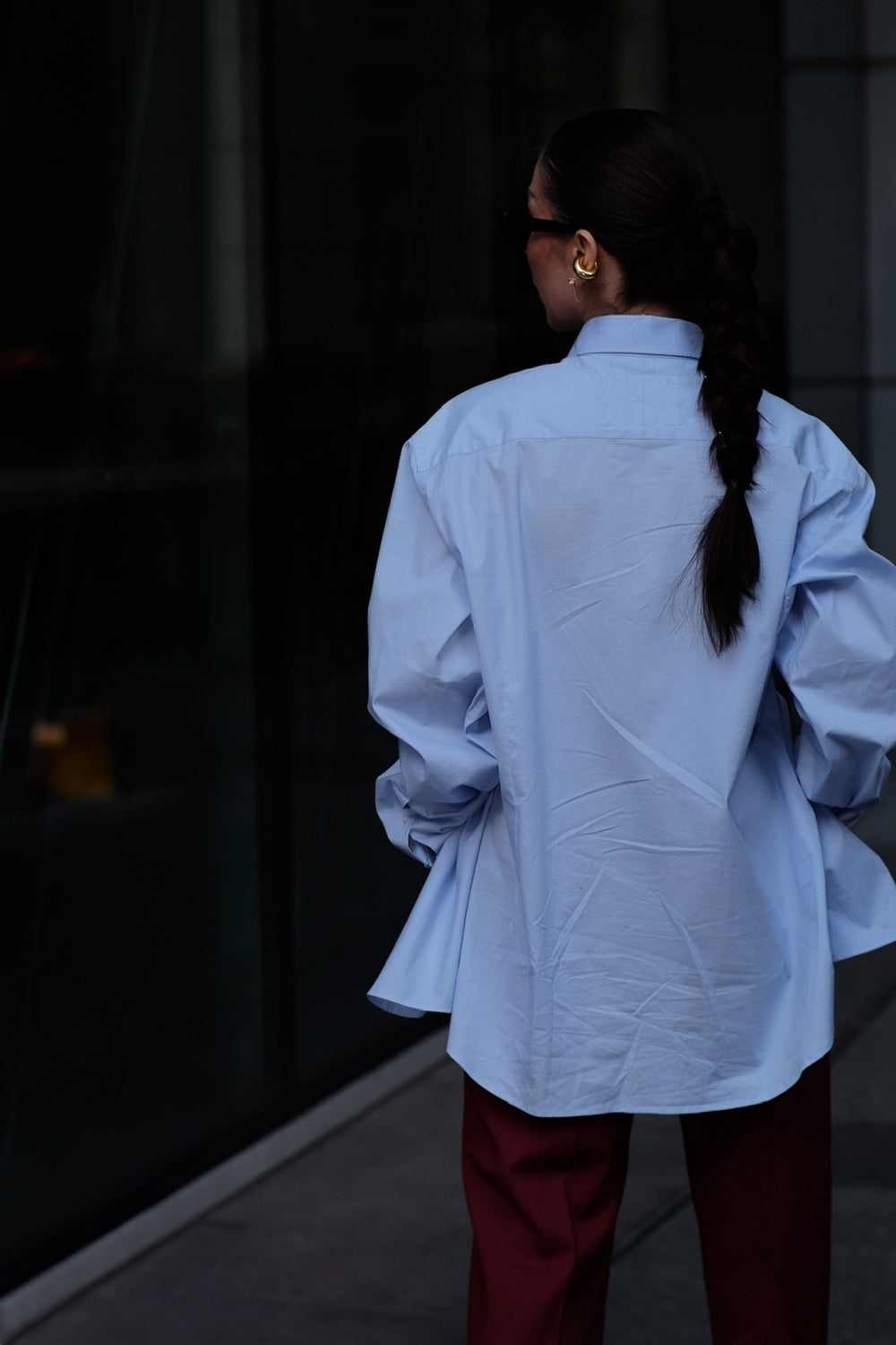 Модерна дамска синя риза с перли на ръкавите teadorep