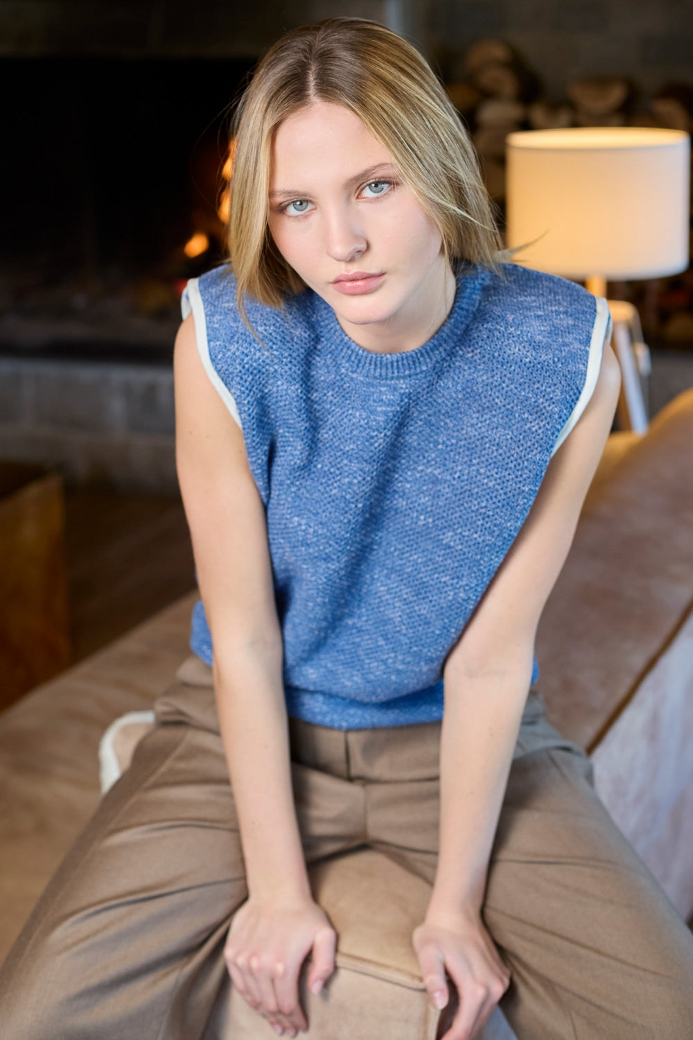 top trend пуловер с високи рамене и без ръкави в синьо от теадореп