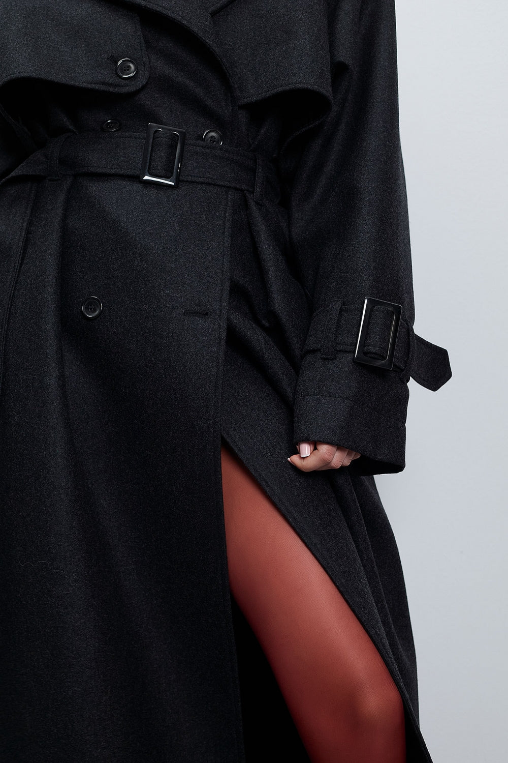 Кашмирен дълъг дамски тренчкот в графитен цвят от българската модна марка теадореп