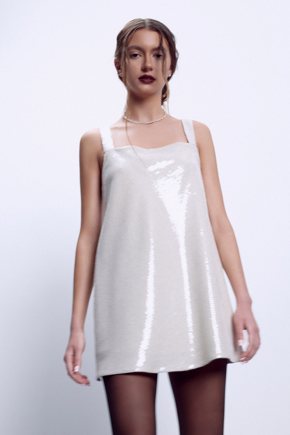 мини секси дамска пайетена рокля за празниците с бежово от теадореп