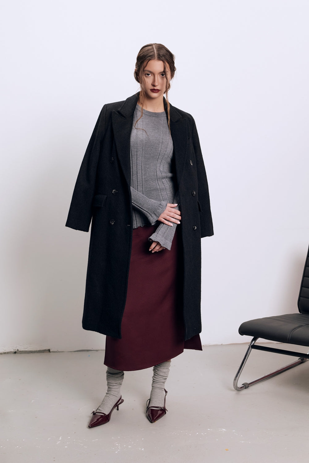 Класическо дамско дълго палто от кашмир в черно на българската модна марка teadore p