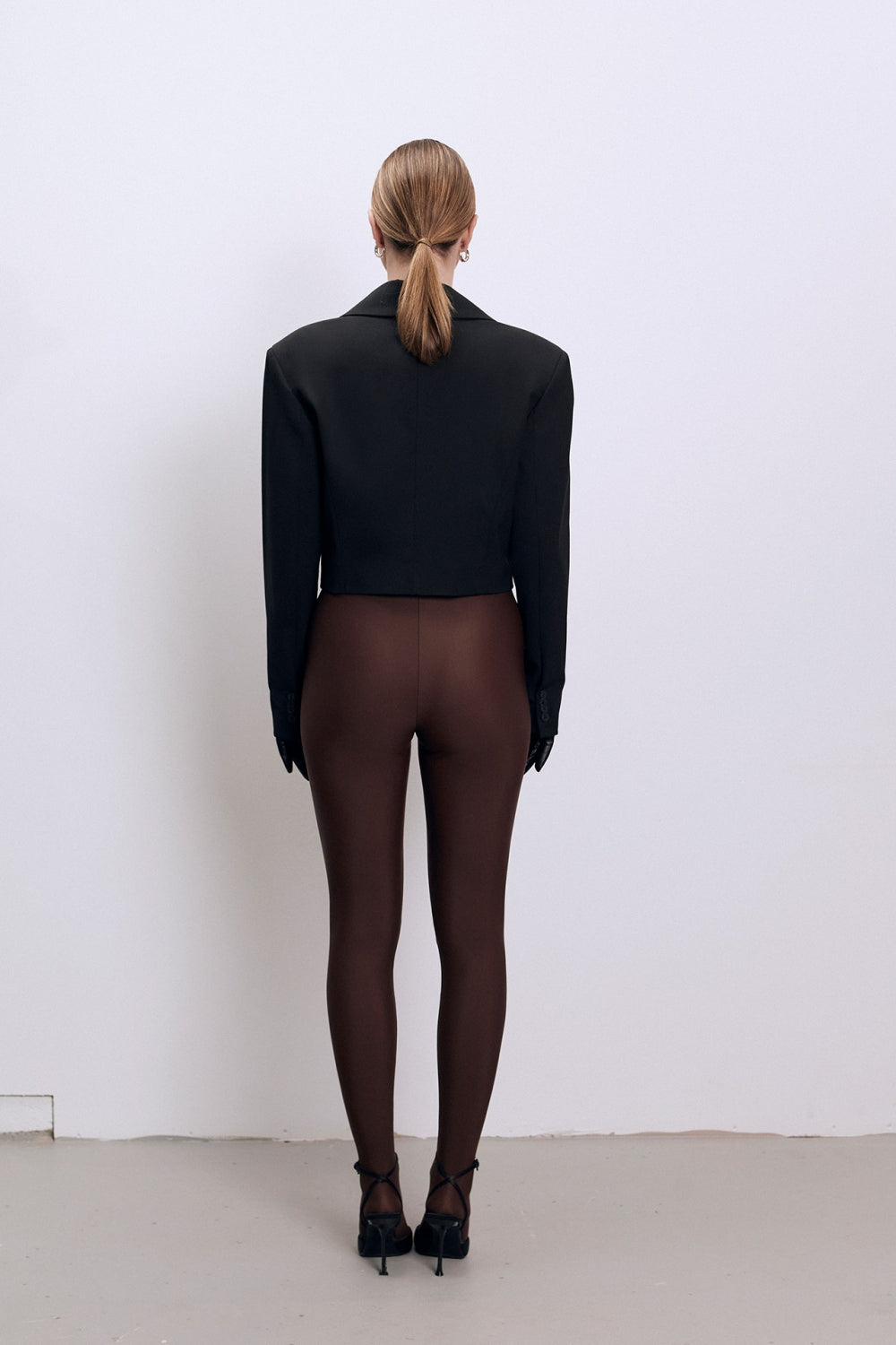 Оформящ клин от ликра с затворени пръсти тип чорапогащник от българската модна марка теадореп