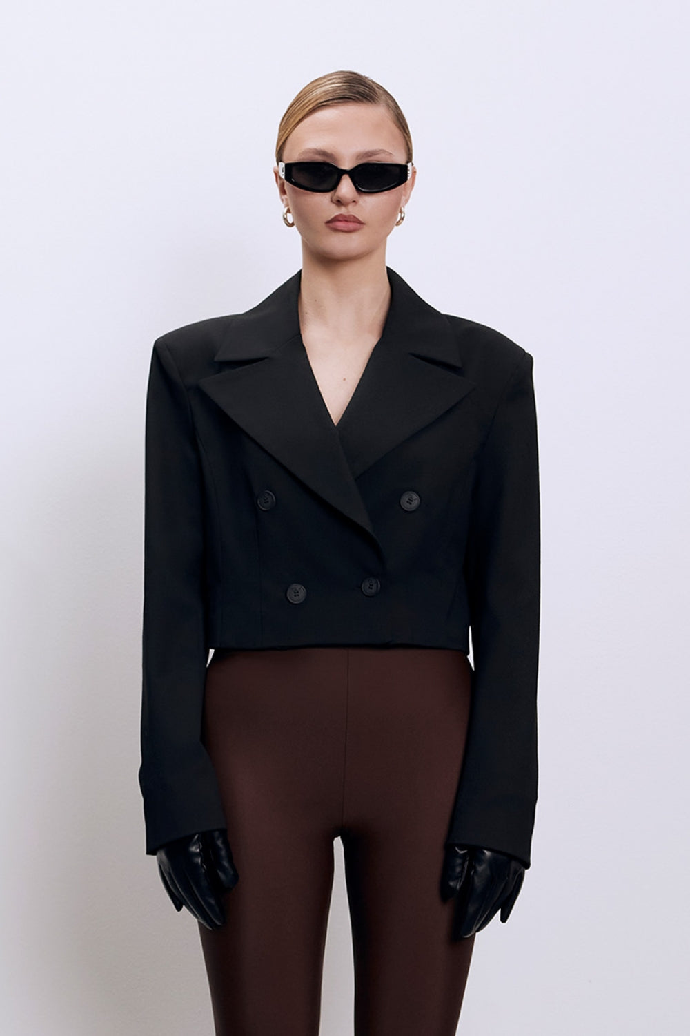 Къса дамско черно вълнено сако от българския моден бранд теадореп