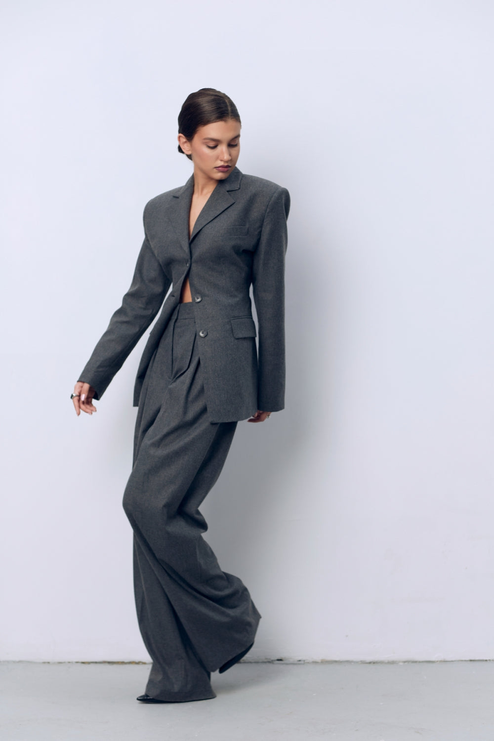 Дамски широк панталон с висока талия изработен от 100% луксозен сив кашмир от теадореп