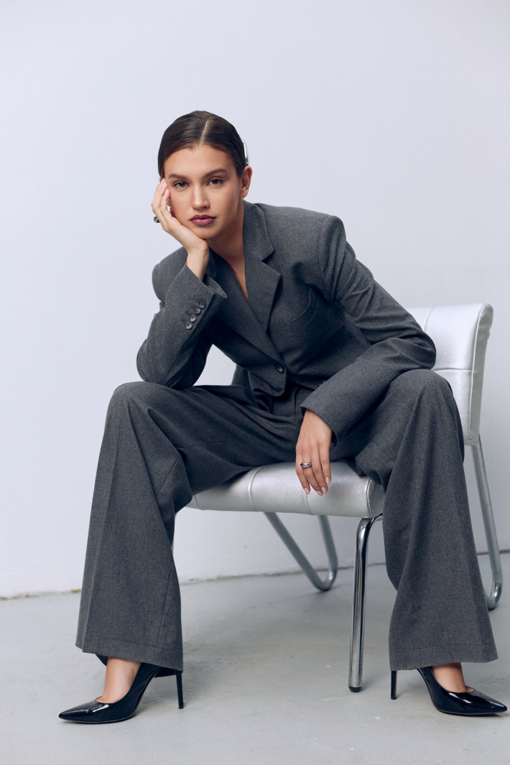 Дамски широк панталон с висока талия изработен от 100% луксозен сив кашмир от теадореп