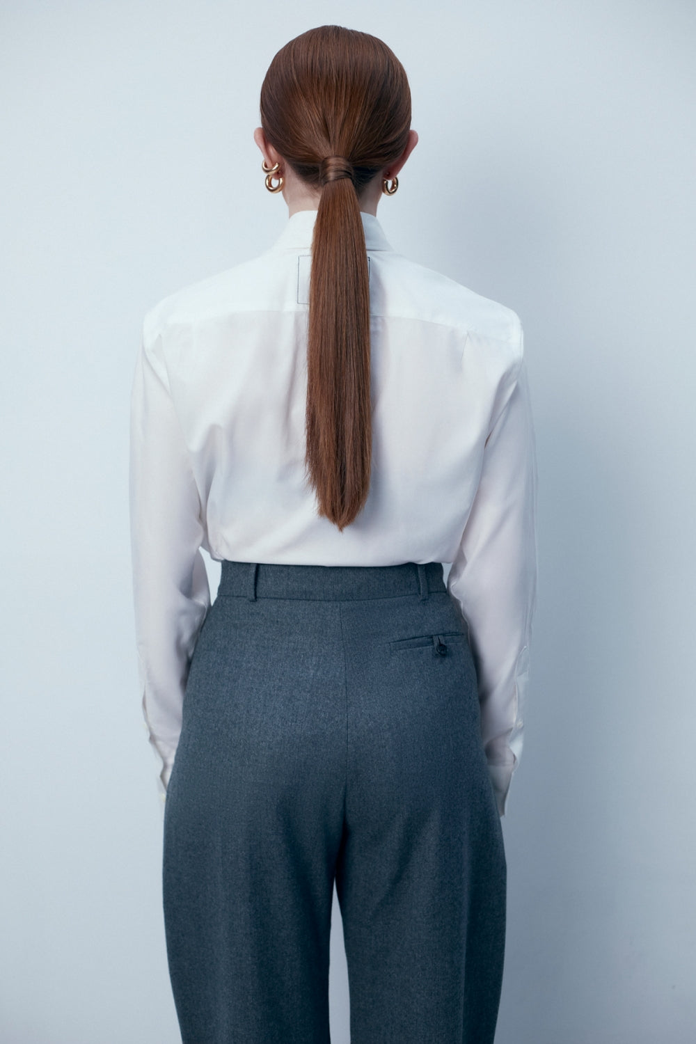 Дълга дамска бяла риза от модния бранд теадореп