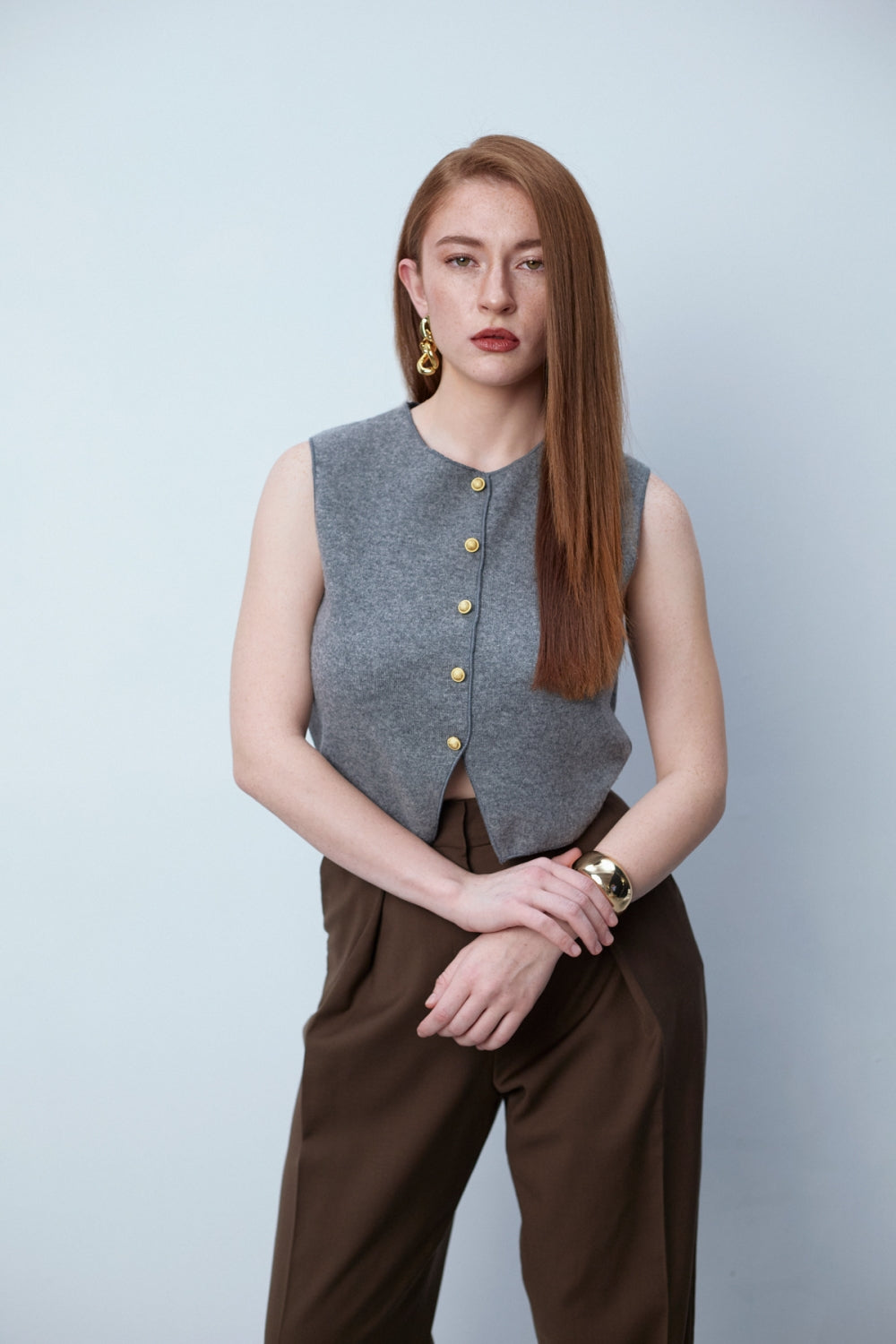 Дамска жилетка без ръкави от сив кашмир и вълна от българската модна марка теадореп