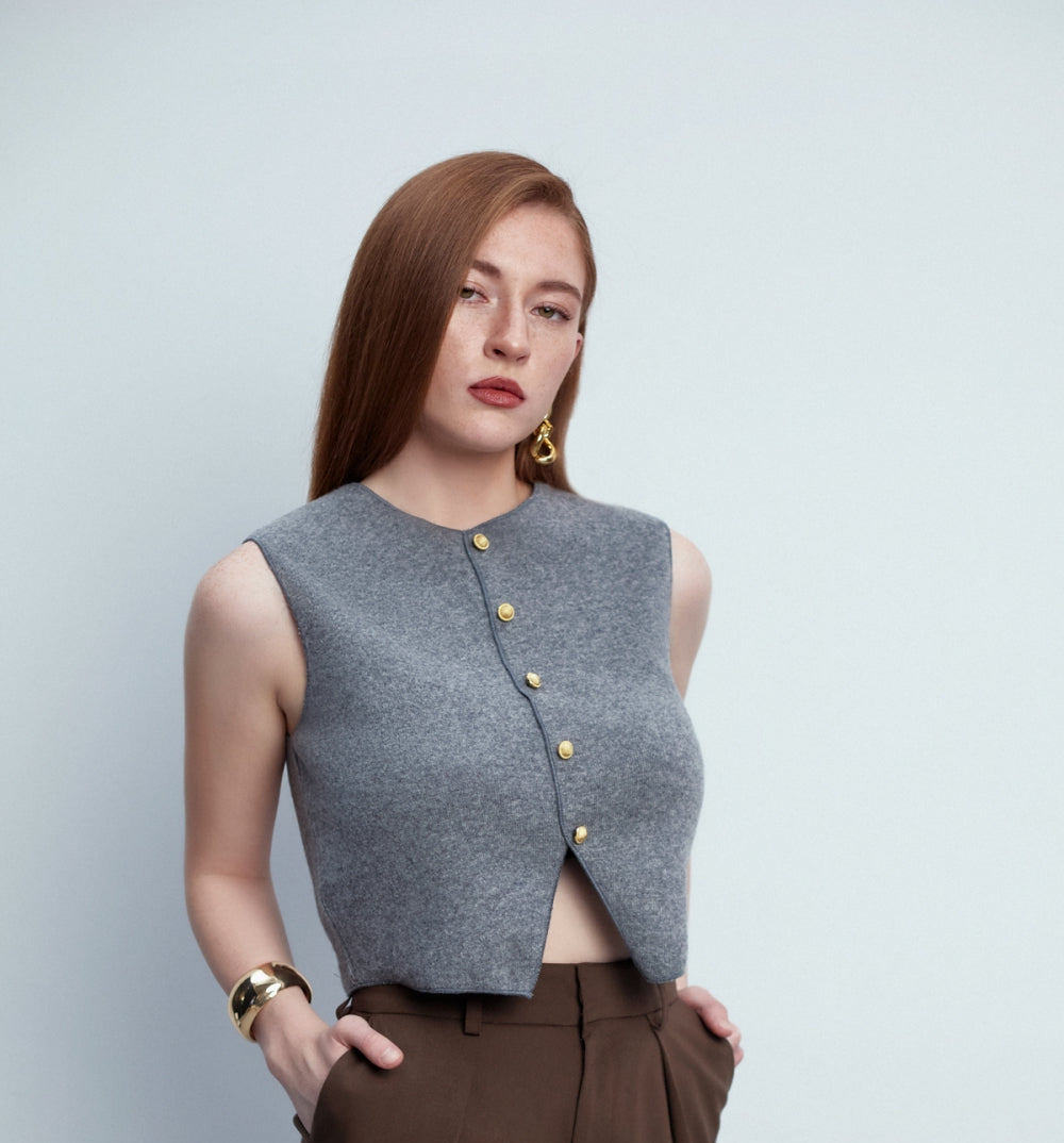 Дамска жилетка без ръкави от сив кашмир и вълна от българската модна марка теадореп