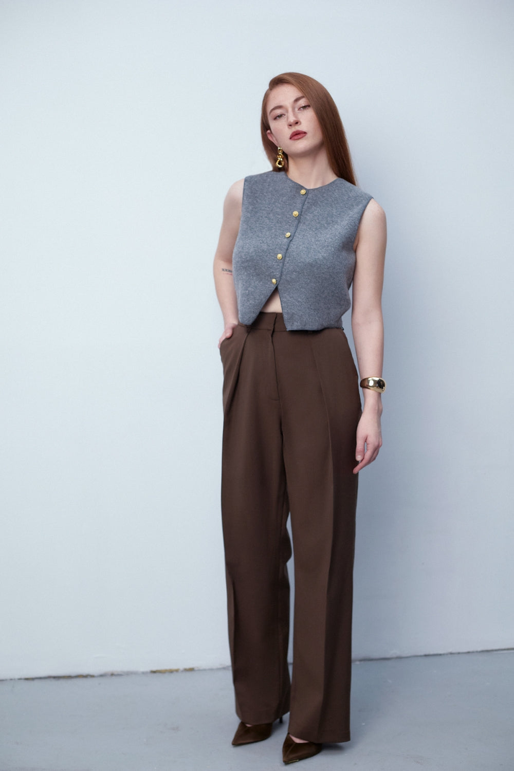 Дамска жилетка без ръкави от сив кашмир и вълна от българската модна марка теадореп