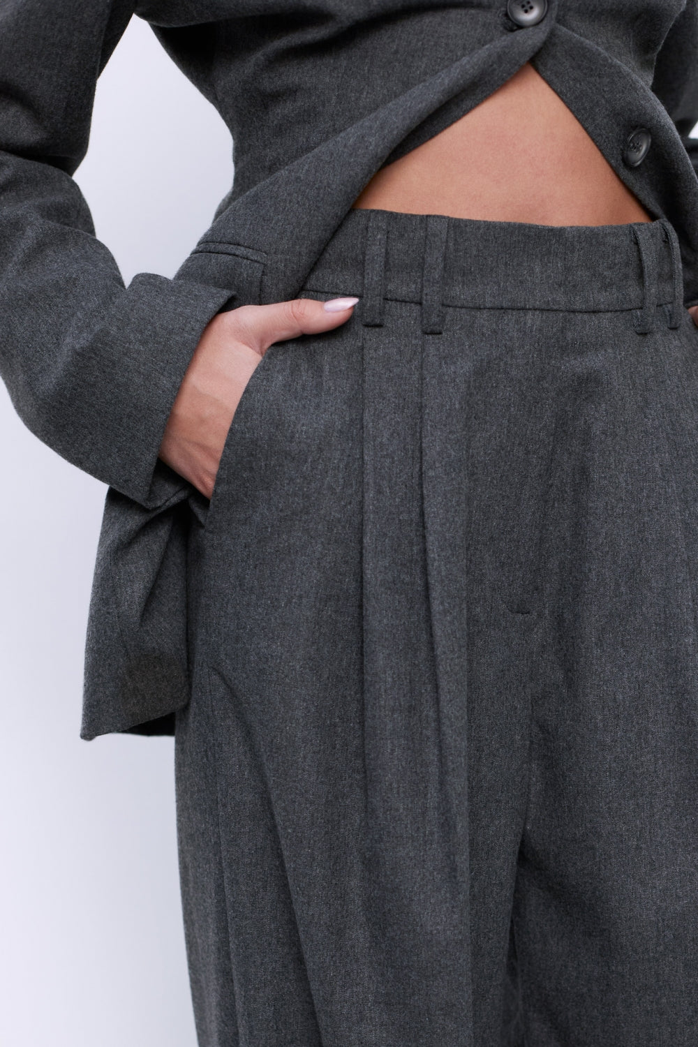 Дамски широк панталон с висока талия изработен от 100% луксозен сив кашмир от теадореп