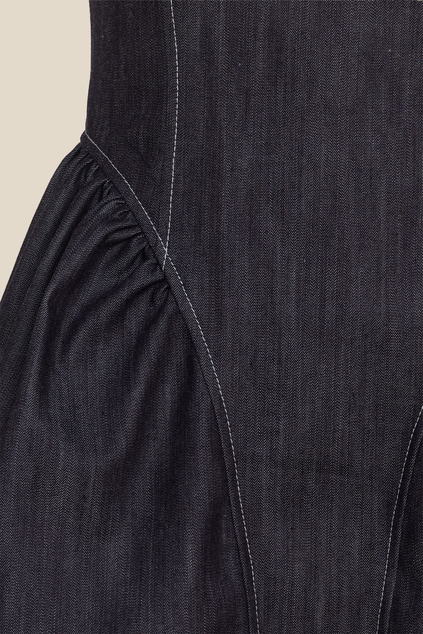 Дамска къса дънкова къса рокля с набори и гол гръб от българския моден бранд теадоре