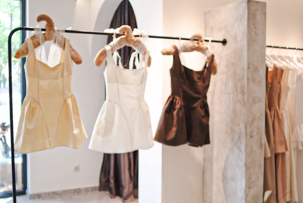 Магазин за дамски луксозни дизайнерски дрехи в центъра на гр. София.- TeAdore Boutiqie