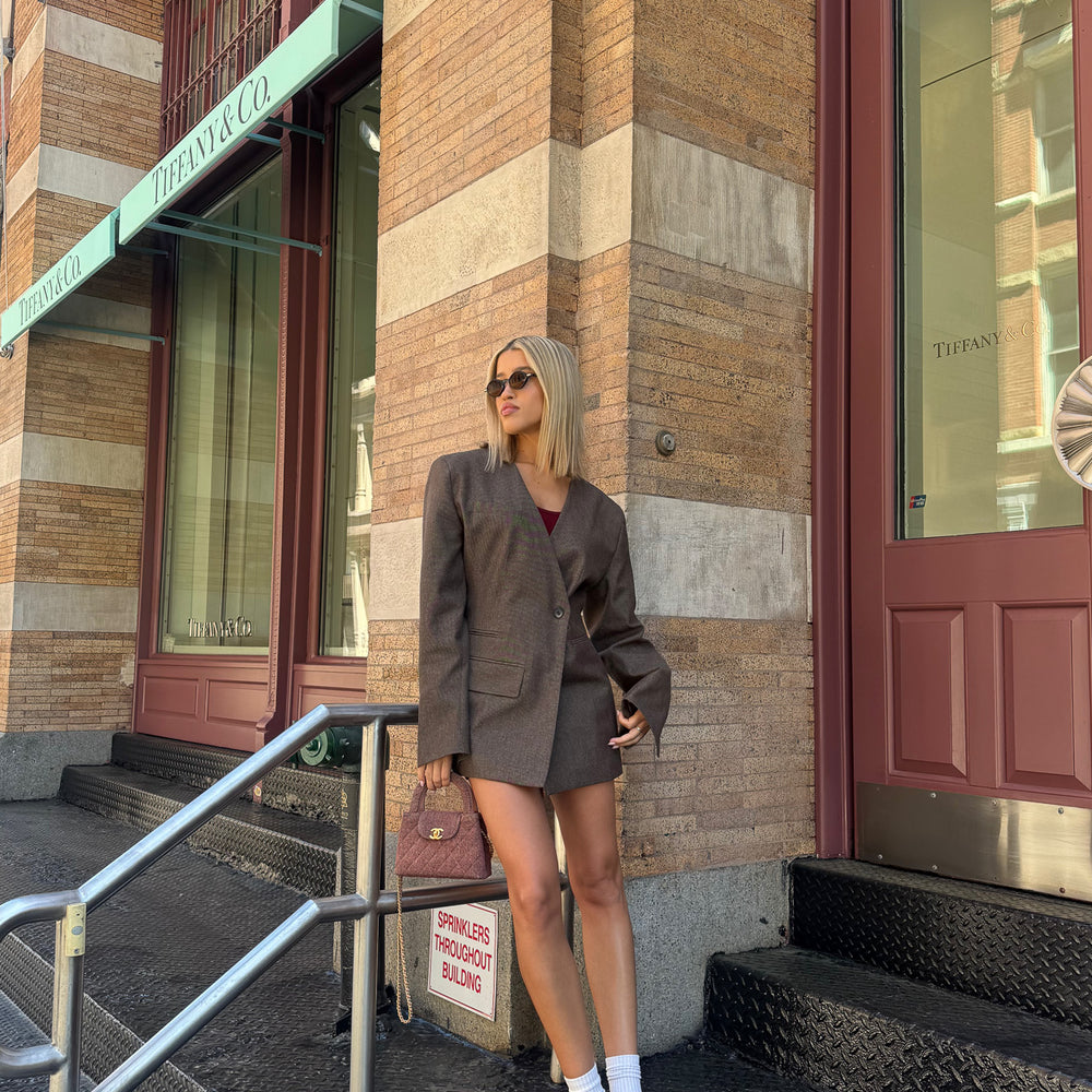 
                  
                    Къса дамска пола и деконструирано дамско сако с двоб отпред от дънкова плат от teadore
                  
                