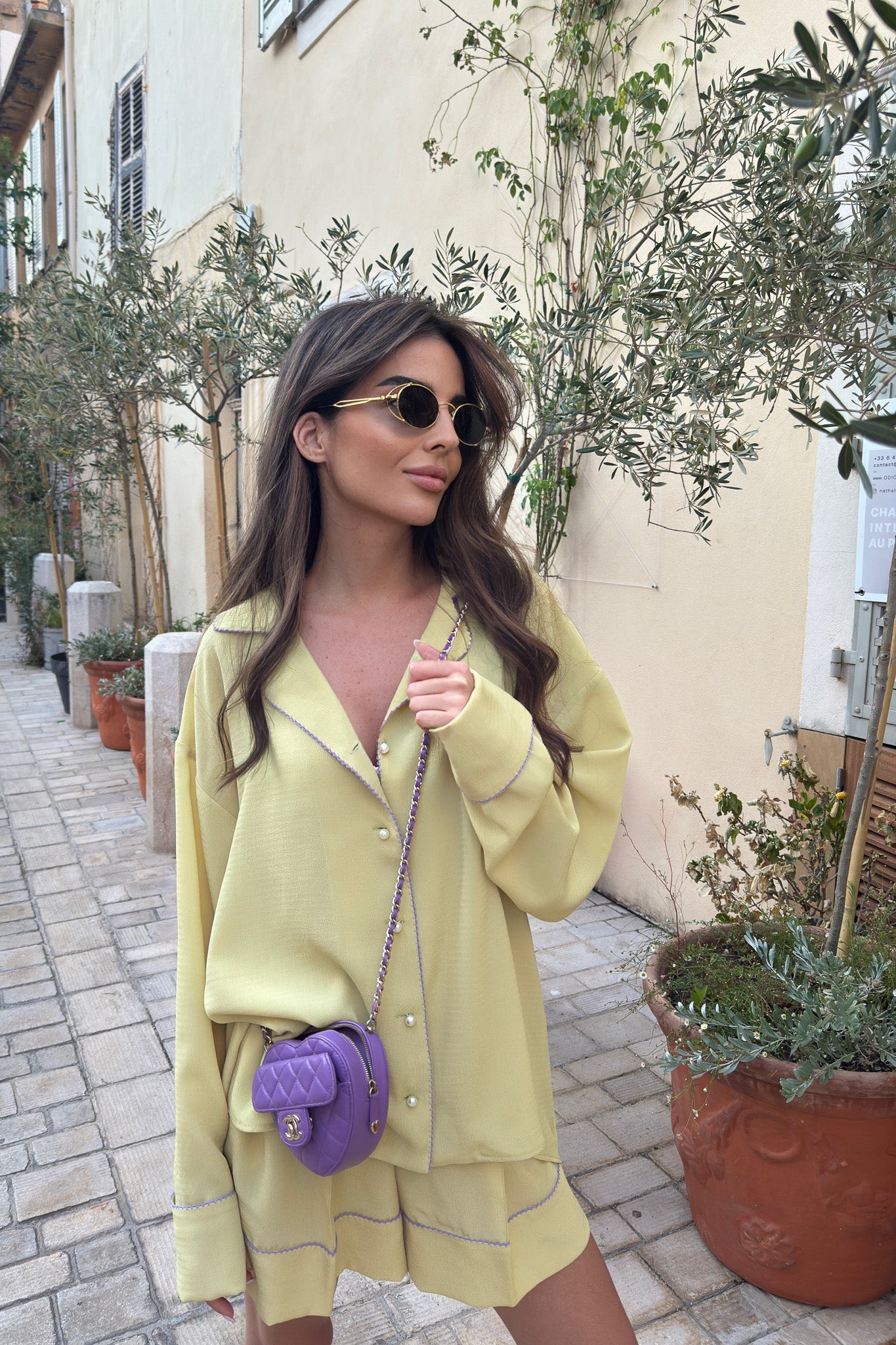 Парти летен дамски сет от риза и къси панталони в цвят лайм с лилава бродери и перли от бъларския моден бранд теадоре