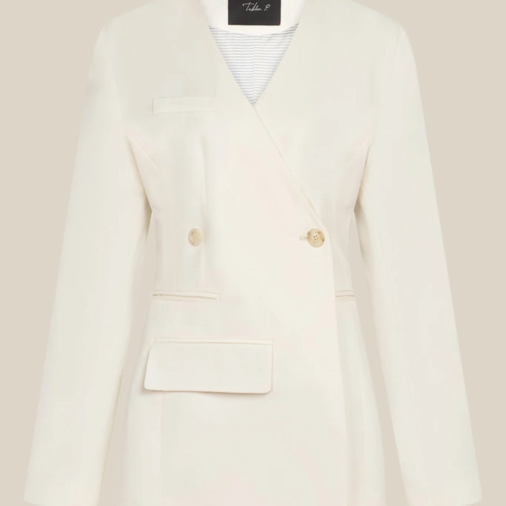 Бяло дамско сако о дънкови бял памучен плат с деконструирана кройка, странично закопчаване и джоб отпред от теадоре