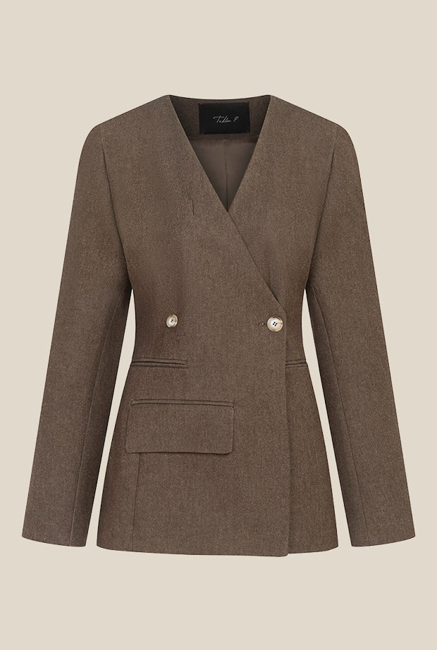 Дамско деконструирано кафяво сако от дънков плат с декоративен джоб отпред , вталена кройка и преувеличени рамене от teadore