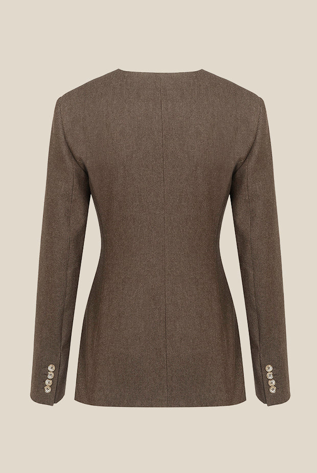 
                  
                    Дамско деконструирано кафяво сако от дънков плат с декоративен джоб отпред , вталена кройка и преувеличени рамене от teadore
                  
                