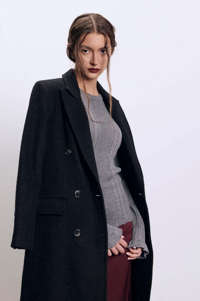 Елегантно дамско кашмирено дълго палто с двуредно закопчаване и класическа кройка на бълgарския топ бранд teadore p