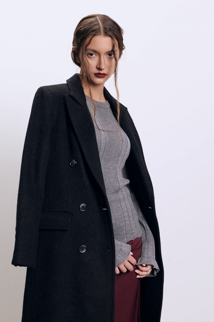 Елегантно дамско кашмирено дълго палто с двуредно закопчаване и класическа кройка на бълgарския топ бранд teadore p