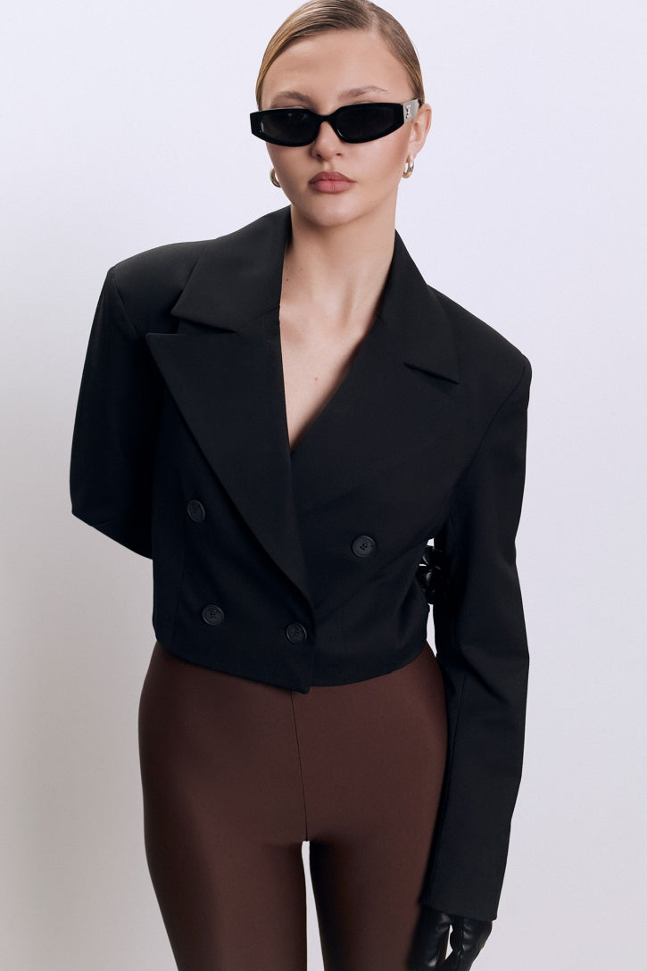 Къса дамско сако от черна вълна на българския топ моден бранд teadorep