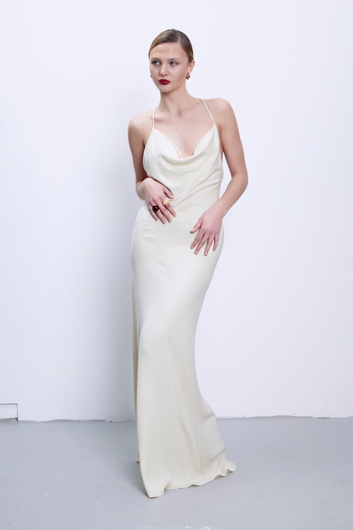 Секси кремава рокля с гол гръб и тънки презрамки на бъларския моден бранд теадореп