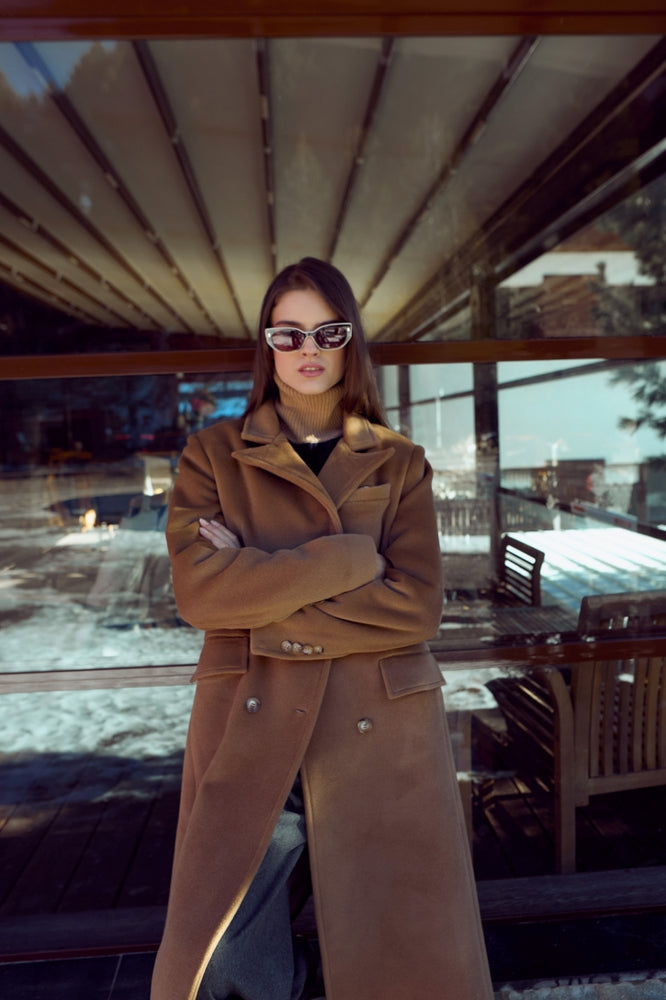 
                  
                    Кафяво кашмирено дълго дамско палто от българския моден бранд теадореп
                  
                