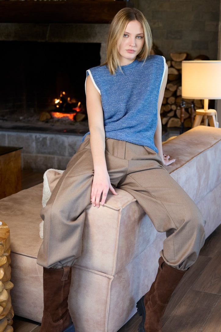 Модерен дамски син пуловер без ръкави с високи рамене и бял кант отстрани от български моден бранд теадореп