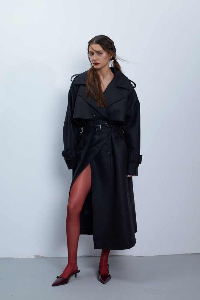 Обемно дамско палто модел тренчкот от кашмир в графитен цвят на българския моден бранд теадореп