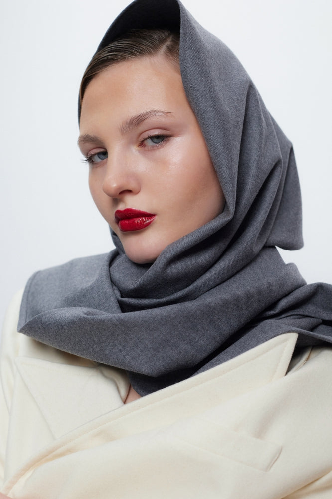 Дамски кашмирен шал в сив цвят на българския бранд teadorep