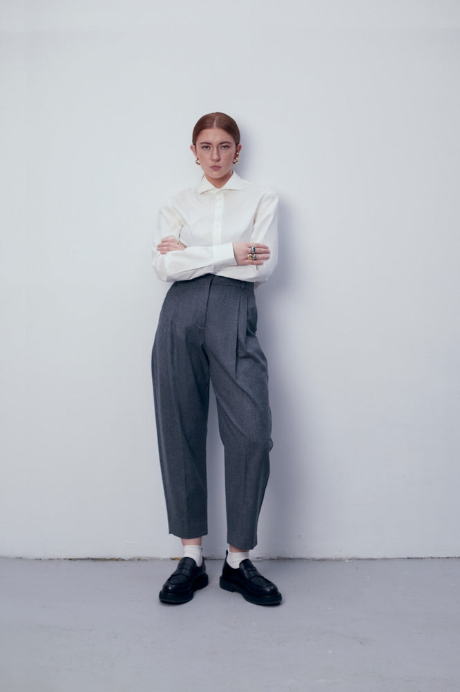 дамски панталон до глезена с басти от кашмир в сив цвят от теадореп - най- добрата българска модна марка за дрехи