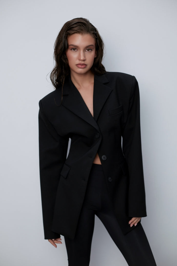 top trend сакото oот черна вълна, което ще събере погледите на всички дами от българската модна марка теадореп
