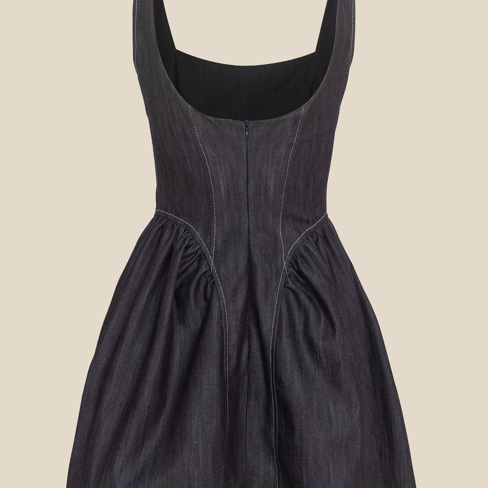 Дамска къса дънкова къса рокля с набори и гол гръб от българския моден бранд теадоре