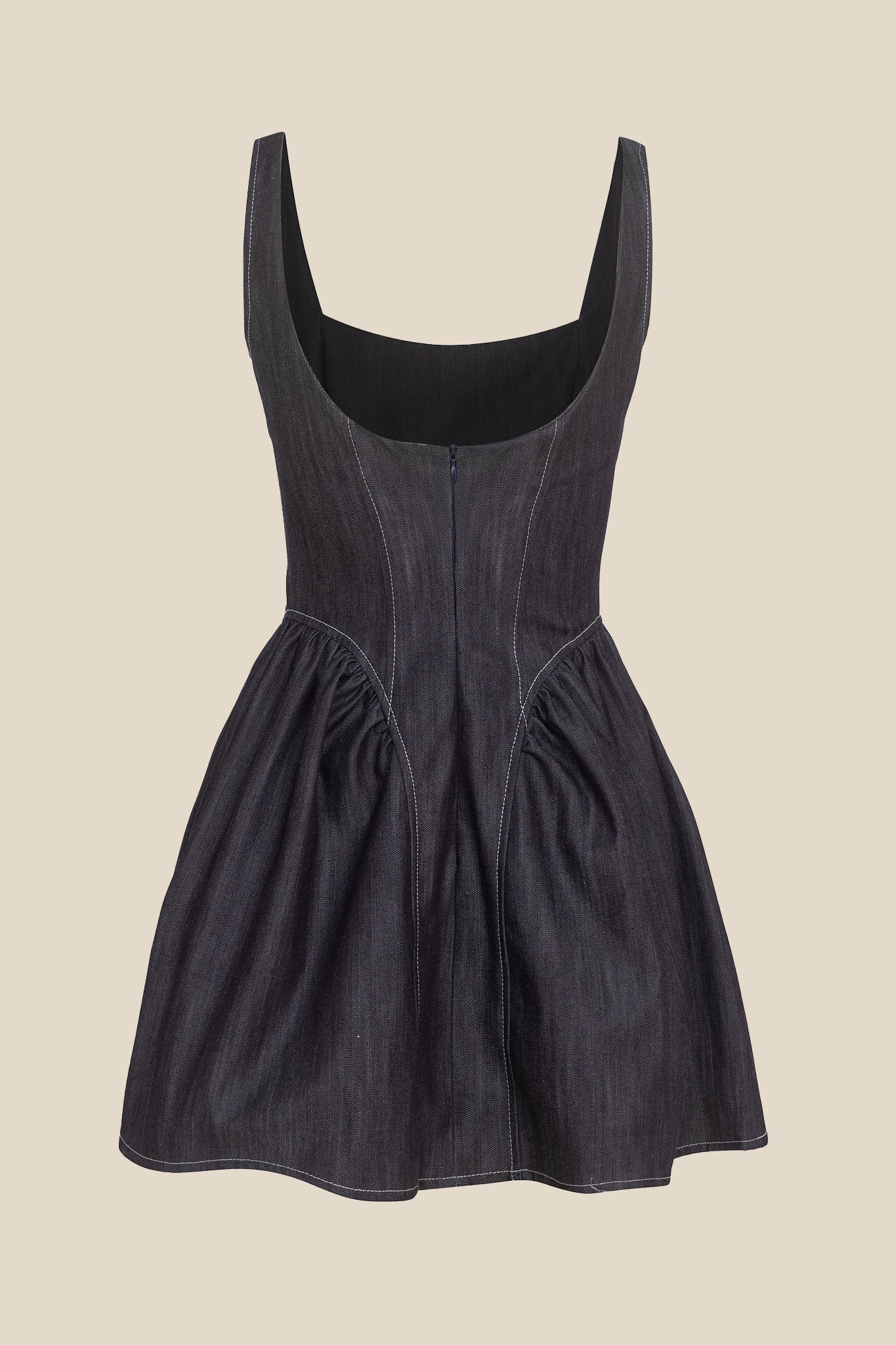 Дамска къса дънкова къса рокля с набори и гол гръб от българския моден бранд теадоре