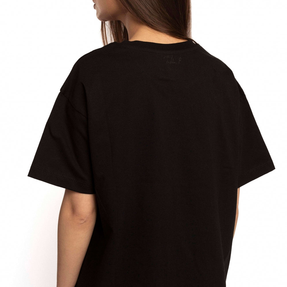 
                  
                    Oversized черен тишърт  с бродерия на водно конче на българския бранд ТеАдоре П
                  
                