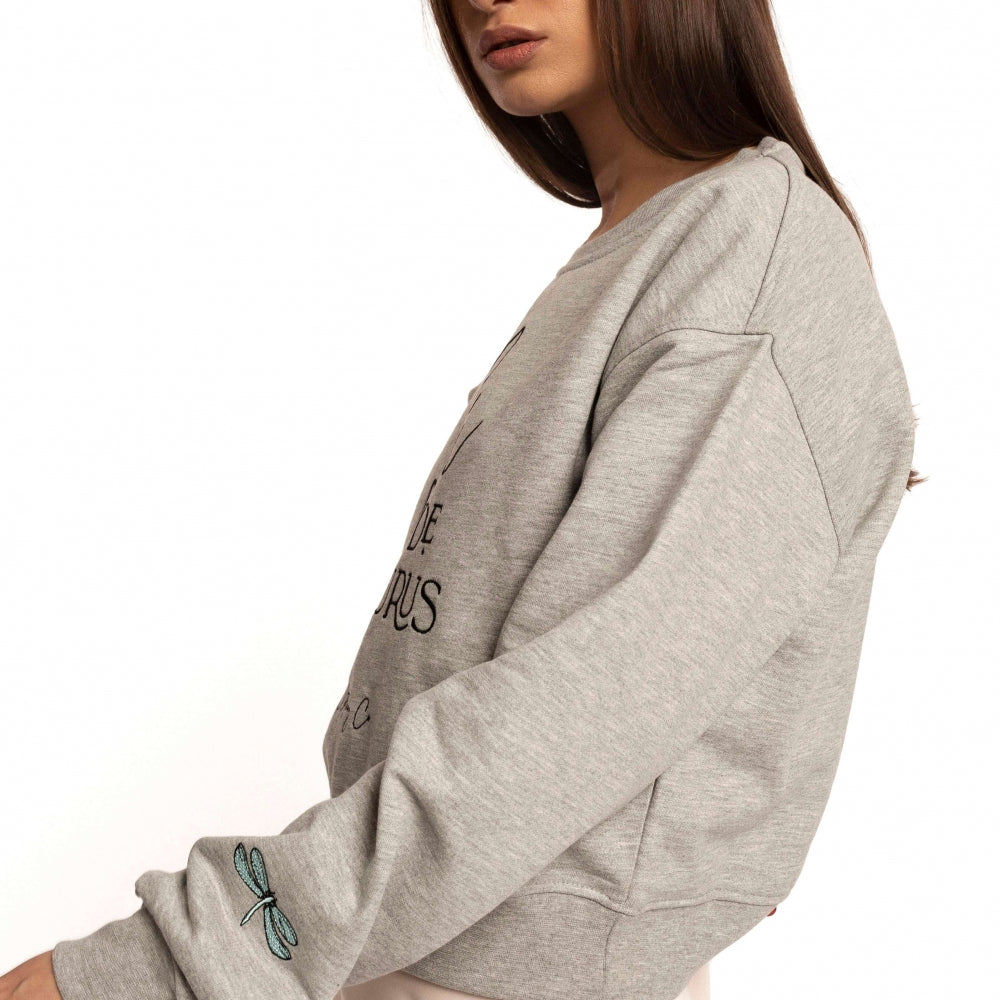 
                  
                    Къс обемен суитшърт с принт Cafe de Fleurus от меко трико в сив цвят ТеАдоре П
                  
                