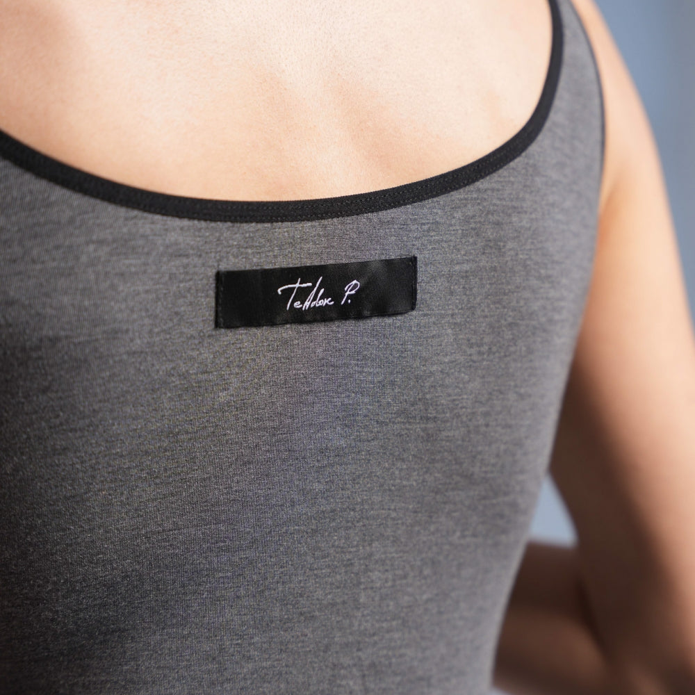 
                  
                    сив потник с черни кантове теадореп
                  
                