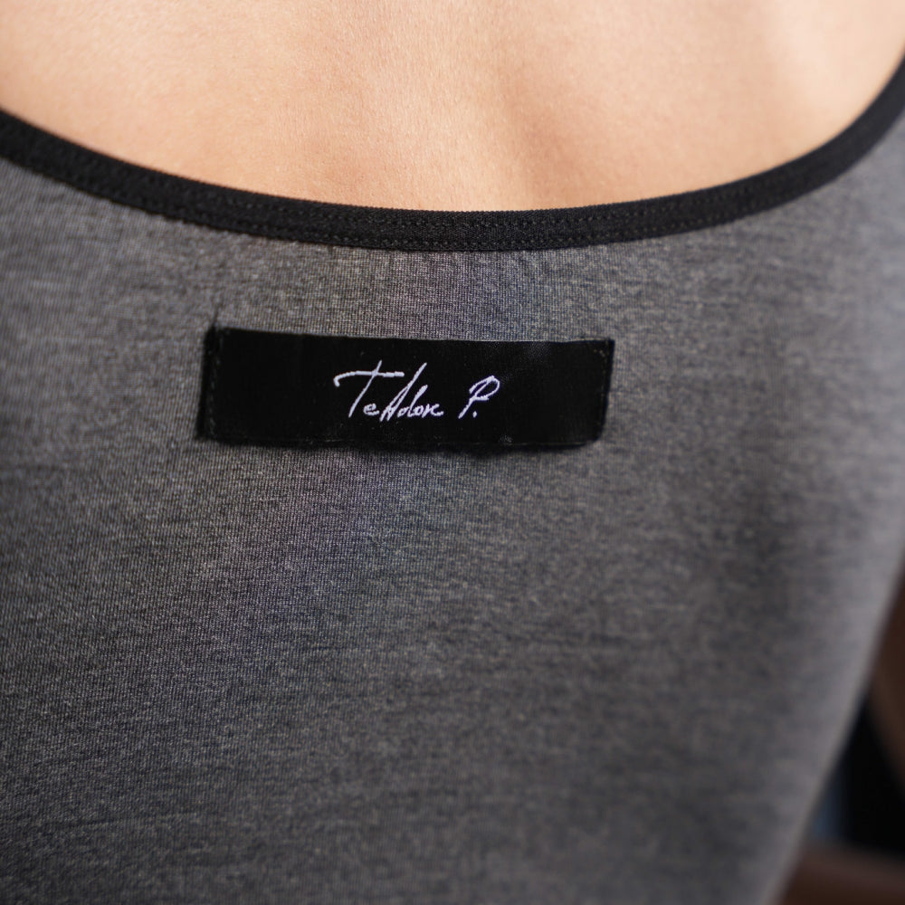 
                  
                    сив потник с черни кантове теадореп
                  
                