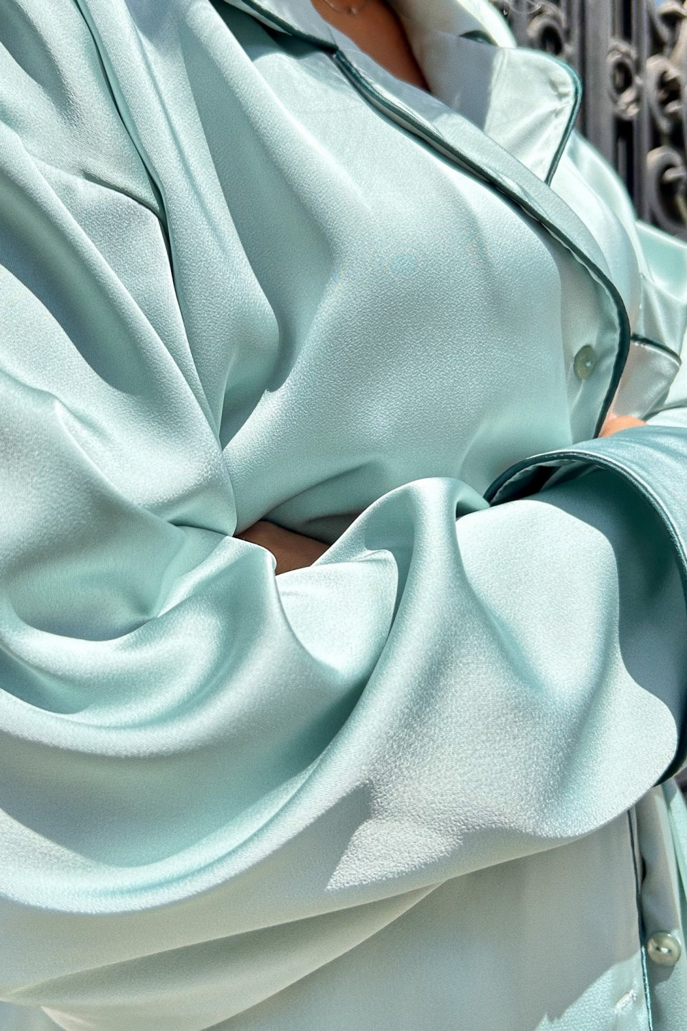 Луксозен комплект от риза и къси панталони от сатен на българския топ бранд TeAdore P