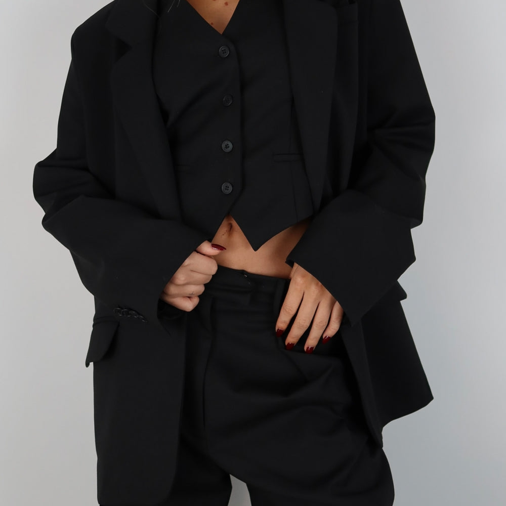 
                  
                    Луксозен панталон от висококачествена вълна в сиво на българската модна марка TeAdore P.
                  
                