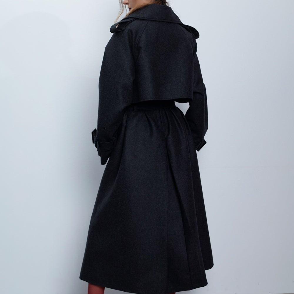 
                  
                    Кашмирен дълъг дамски тренчкот в графитен цвят от българската модна марка теадореп
                  
                