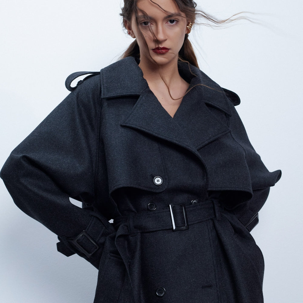 
                  
                    Кашмирен дълъг дамски тренчкот в графитен цвят от българската модна марка теадореп
                  
                