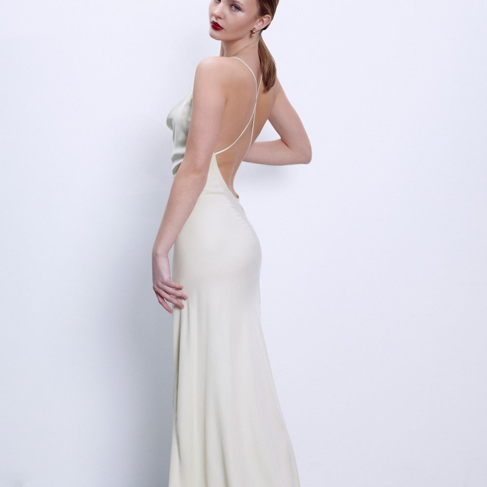 Секси бяла рокля с гол гръб и тънки презрамки на бъларския моден бранд теадореп