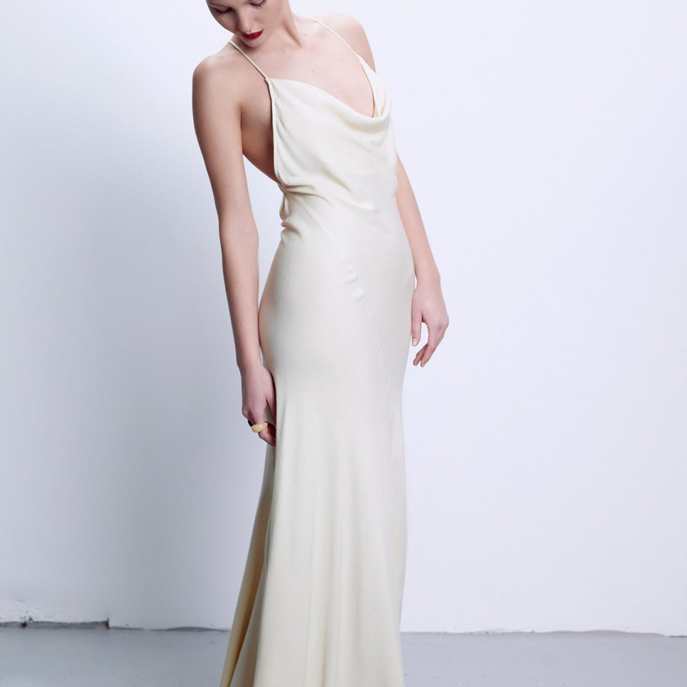 
                  
                    Секси бяла рокля с гол гръб и тънки презрамки на бъларския моден бранд теадореп
                  
                